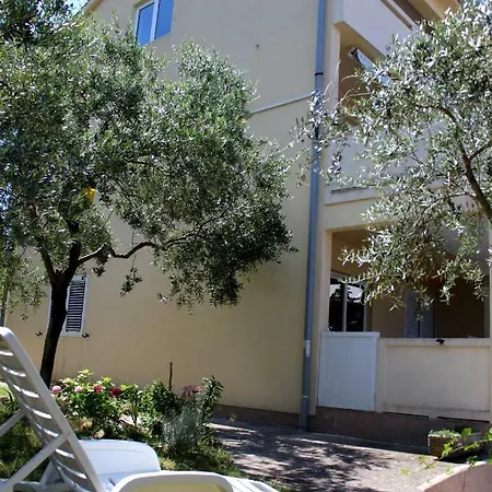 Apartmán Kampor Damira *