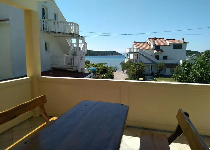 Apartament Kampor Damira