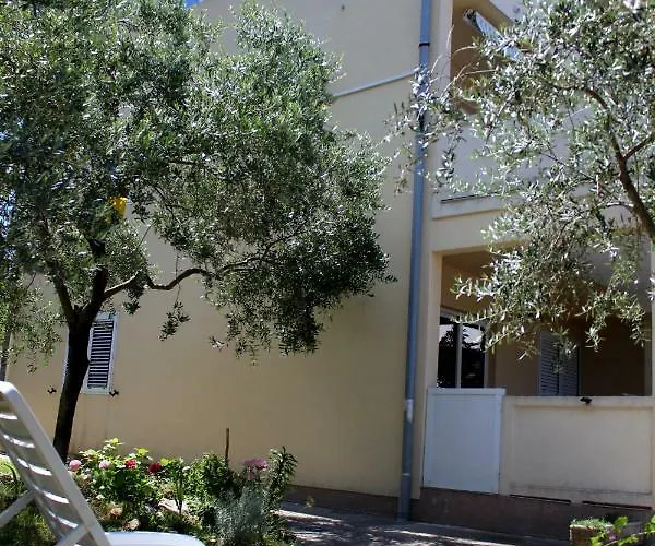 Apartament Kampor Damira *